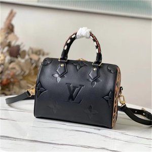 👜NWT👜 💄classic black tote👜 👜M58524👜👜❁